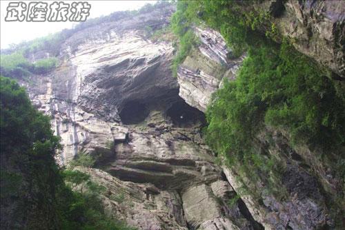 天生三硚景點(diǎn)之“穹廬廣廈”