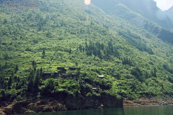 芙蓉江景點之“盤古苗寨”