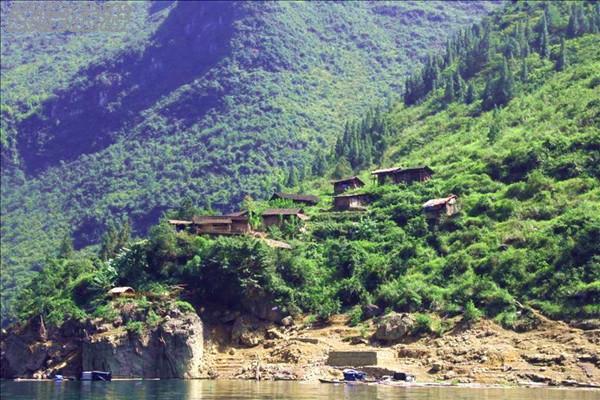 芙蓉江景點之“盤古苗寨”