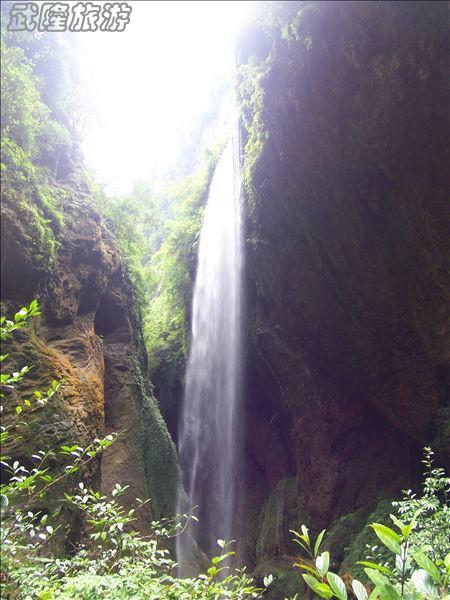 龍水峽地縫景點之“銀河飛瀑”