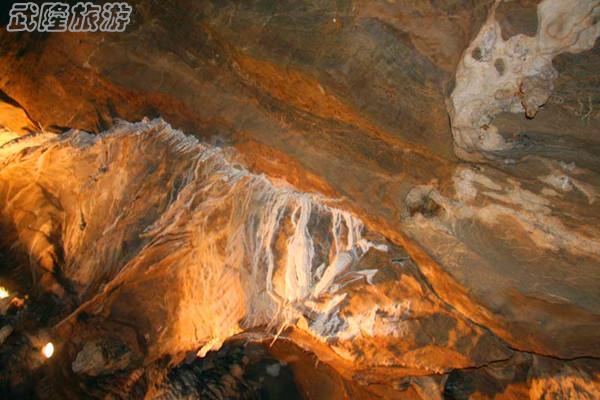 芙蓉洞景點(diǎn)之&ldquo;裙邊石旗&rdquo;
