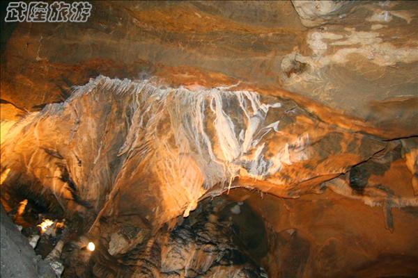 芙蓉洞景點(diǎn)之&ldquo;裙邊石旗&rdquo;