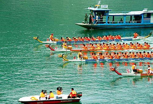 重慶市第七屆芙蓉江龍舟節(jié)現(xiàn)場(chǎng)圖片