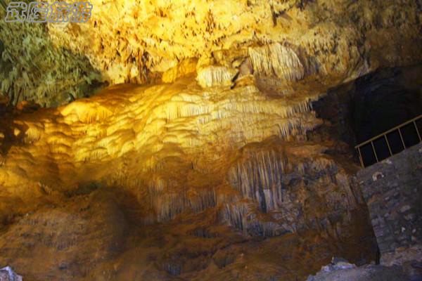 芙蓉洞景點(diǎn)之&ldquo;金鑾寶殿&rdquo;