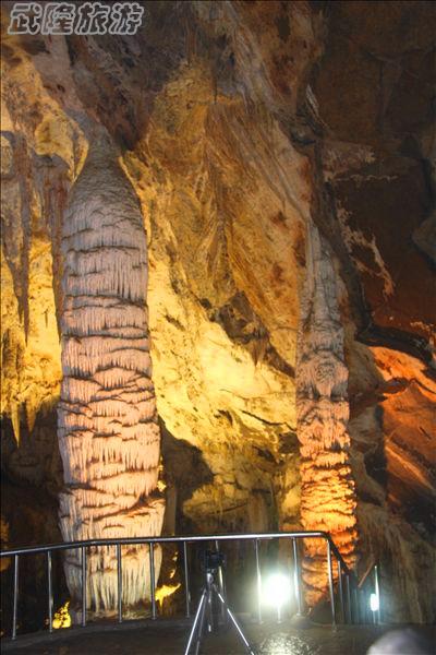 芙蓉洞景點之“大小雁塔”