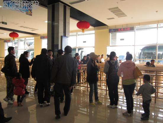 清明節(jié)長(zhǎng)假武隆旅游迎來(lái)高峰 四海游客齊聚武隆