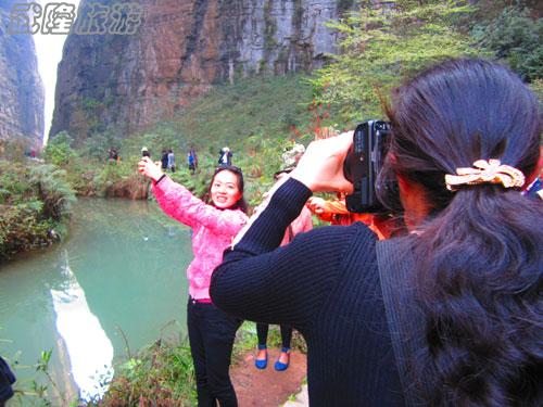 天生三硚氣勢恢宏 游客觀賞贊美聲不斷