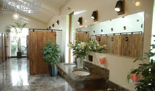 旅游中如何快速找到廁所