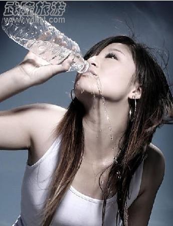 喝水太多也會中毒，注意健康飲水