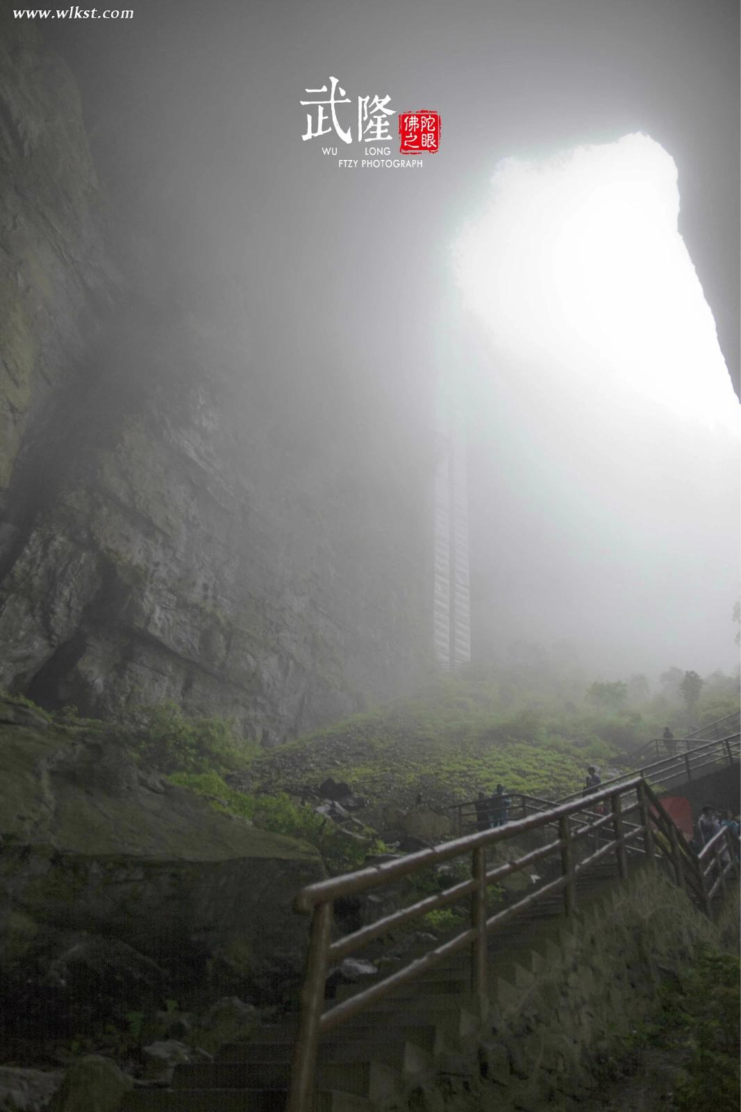 龍橋的第一個穿洞，也是我們下電梯后第一個經(jīng)過的穿洞