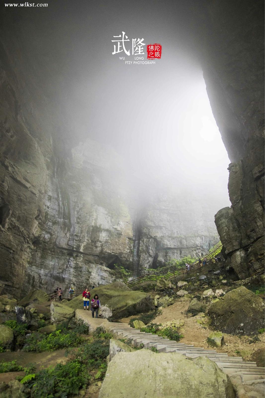 洞內(nèi)的小道