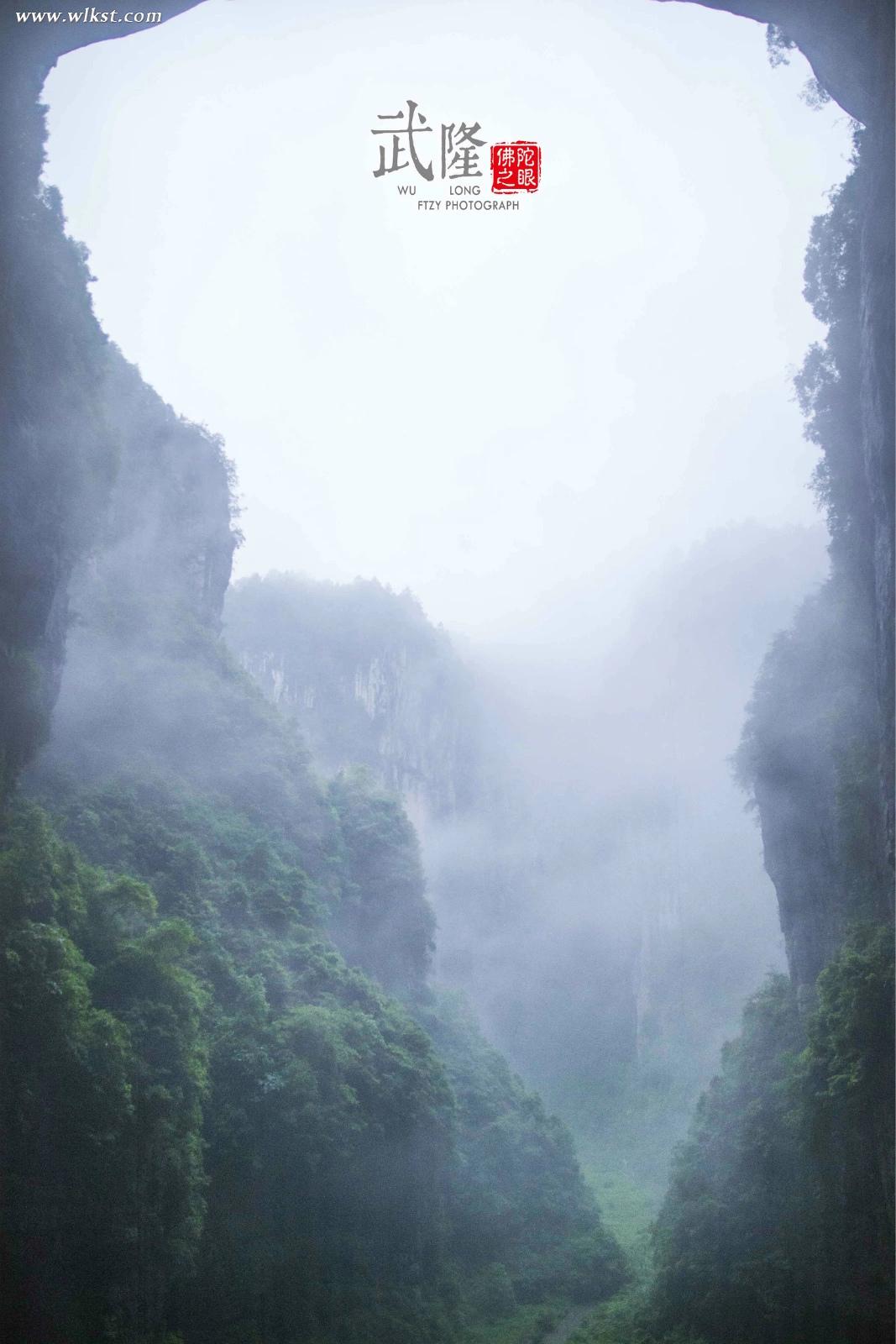 遠處仙氣十足的群山