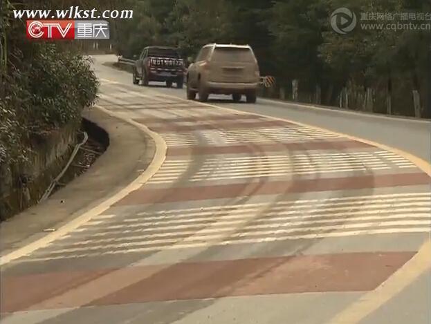 仙女山景區(qū)主干道完成抗滑線鋪裝 確保游客出行安全