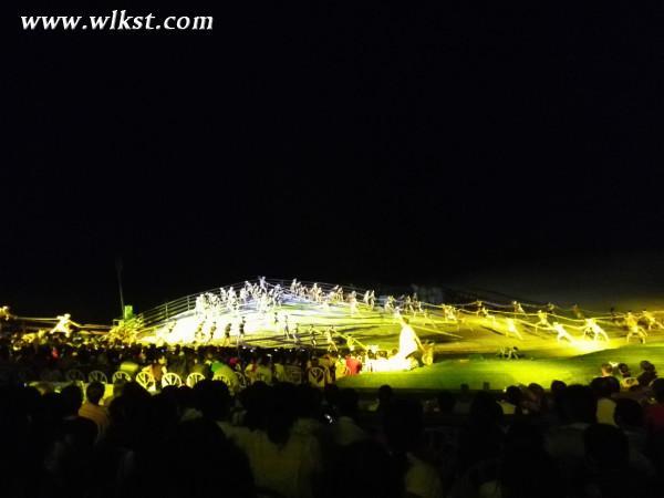 其實(shí)，聽川江號(hào)子，我很受感動(dòng)。尤其是哭嫁部分，我會(huì)告訴你們我哭了嗎！