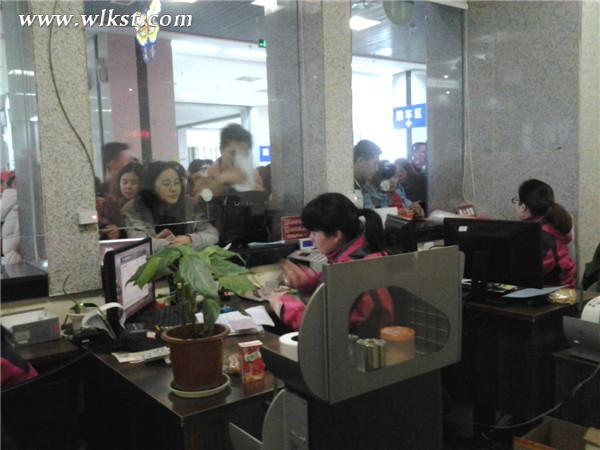 用&ldquo;堅守&rdquo;服務(wù)游客 武隆旅游景區(qū)售票員春節(jié)無休