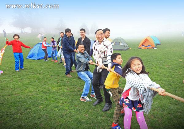 青春不留白 清明節(jié)200大學(xué)生仙女山與風(fēng)箏約會(huì)