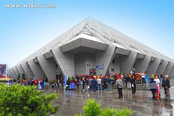 四川萬(wàn)人超級(jí)大團(tuán)游武隆