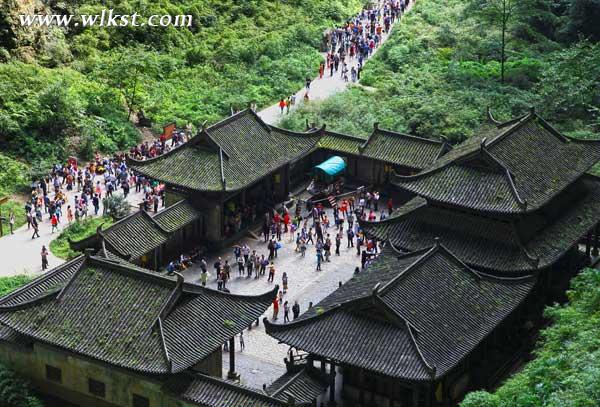 四川萬(wàn)人同游天生三硚