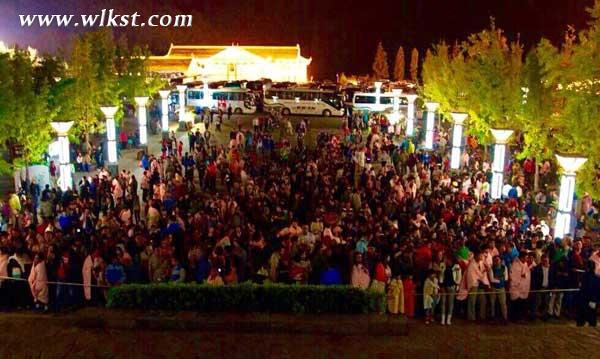 印象武隆劇場(chǎng)人山人海