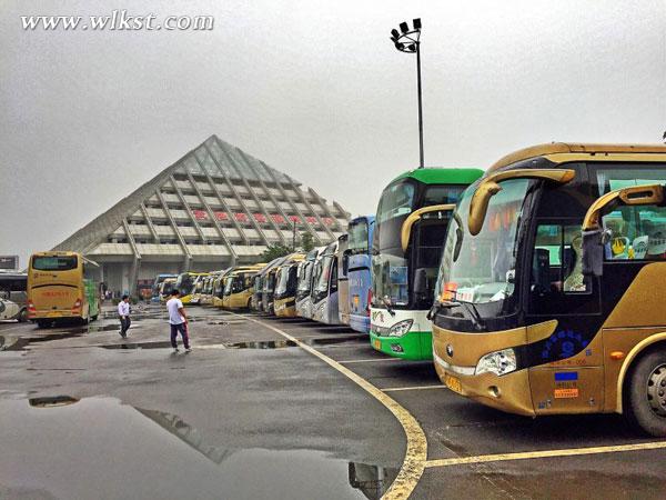 四川萬人超級大團(tuán)同游重慶武隆，享歡樂旅游