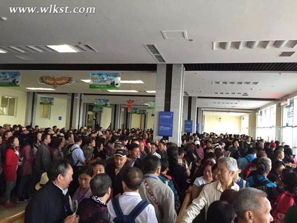 四川萬人超級大團(tuán)同游重慶武隆，享歡樂旅游