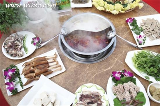 令人垂涎的羊肉湯鍋。