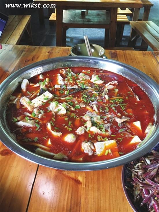 芙蓉江野魚，色香味俱全（圖/文建英）