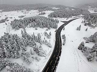 航拍:武隆仙女山呈現(xiàn)林海雪原美景