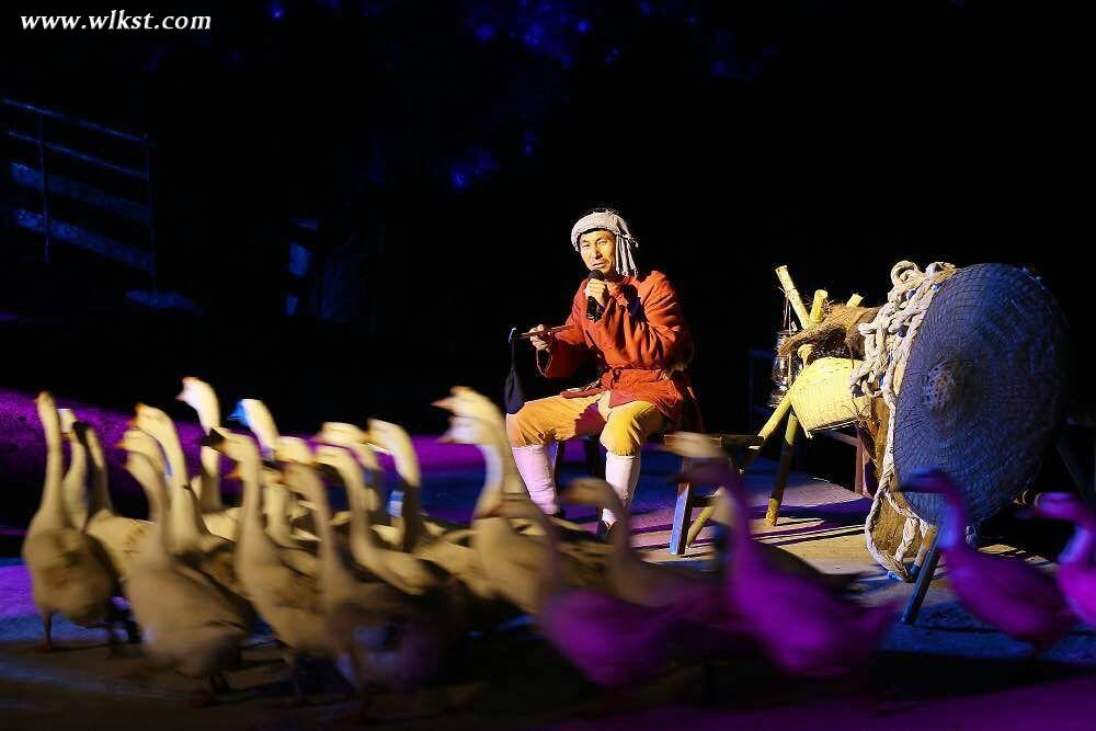 聽(tīng)老船工講川江號(hào)子的故事仍然是主旋律