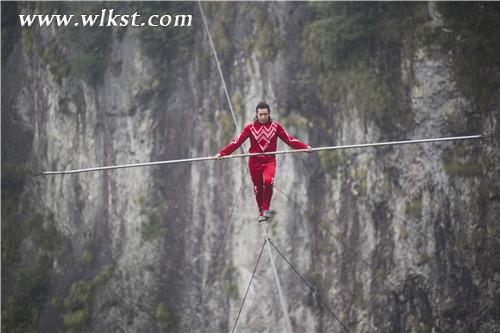 艾斯凱爾走鋼絲