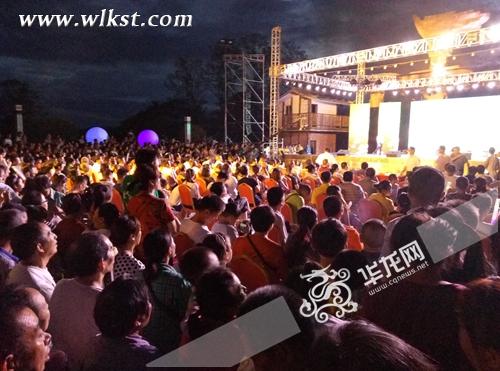 開幕式現(xiàn)場人山人海 記者 彭朝君 攝