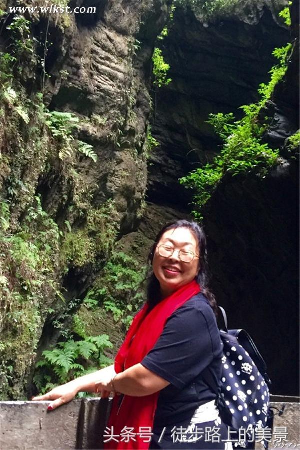 原來杜海濤媽媽跑到武隆旅游來啦