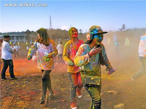 國(guó)際大學(xué)生萬(wàn)人雪地圣誕炫跑節(jié)