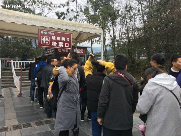 元旦小長(zhǎng)假&nbsp;四方游客齊聚武隆用旅行跨年告別2016