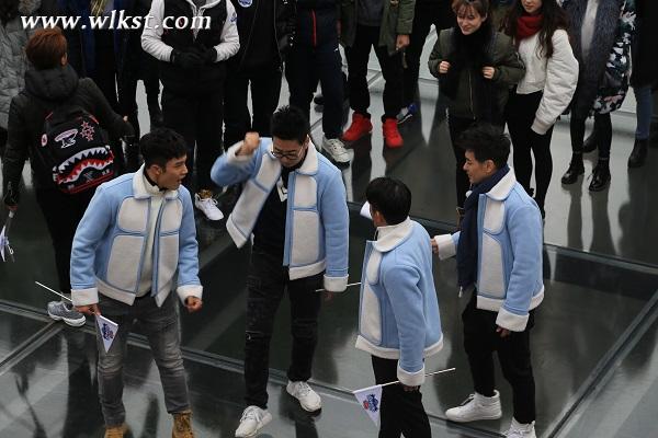 《十七歲》武隆站兄弟團花樣寵粉 林志穎給粉絲吹頭發(fā)