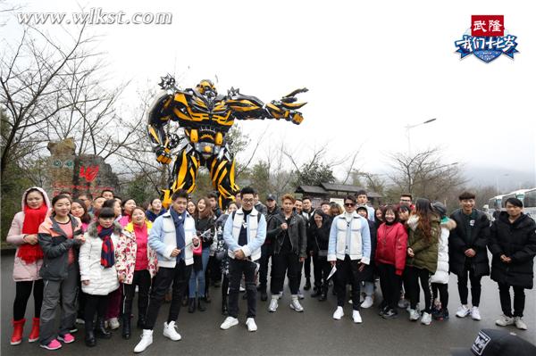 兄弟團(tuán)和粉絲一起旅行