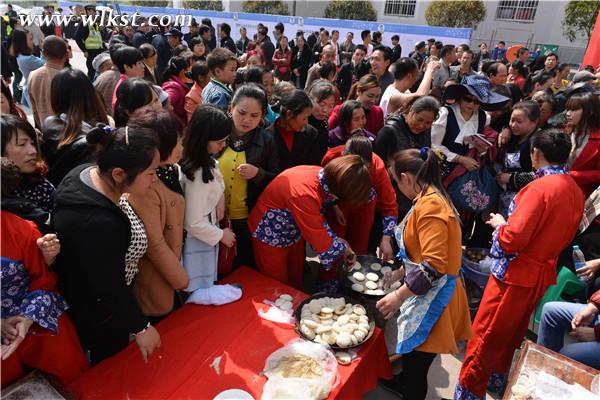 吃糍粑比賽活動