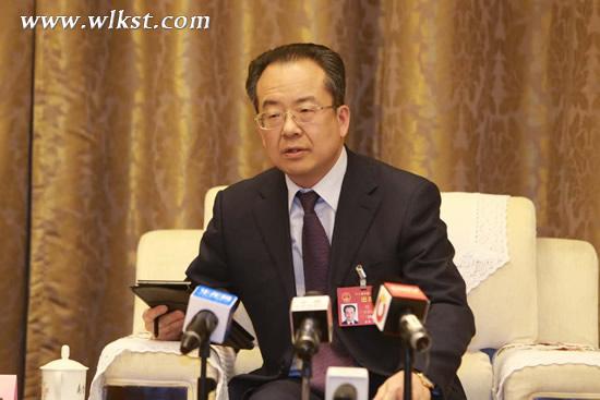 武隆區(qū)委書記何平