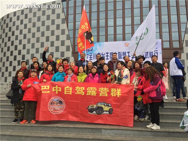 川電臺(tái)主播攜自駕團(tuán)游武隆 重返《十七歲》拍攝地