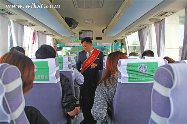 講解安全知識(shí)。