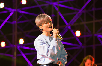 李宇春“獻(xiàn)聲”仙女山國(guó)際音樂(lè)季 重慶首唱《無(wú)花果》