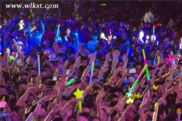 中國內(nèi)地流行搖滾樂團&mdash;&mdash;璨樂團