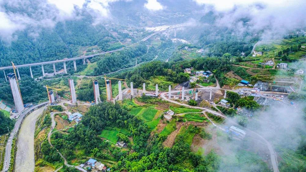 渝湘高鐵建設(shè)加快推進(jìn) 代君君 攝