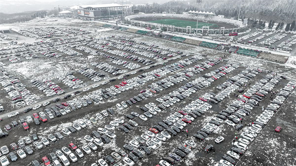 整齊劃一的車(chē)流