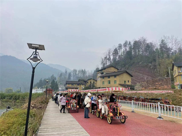 騎環(huán)湖自行車(chē)