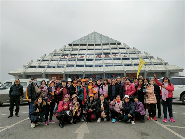 首發(fā)團合照