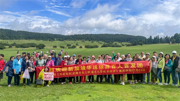 首發(fā)團(tuán)合影