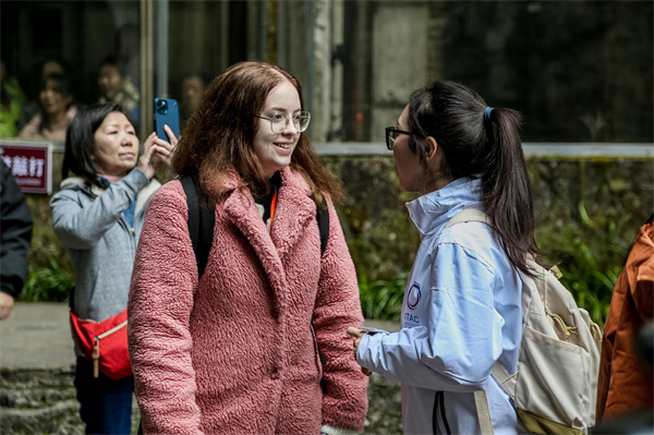 國際旅行商代表與導(dǎo)游溝通交流